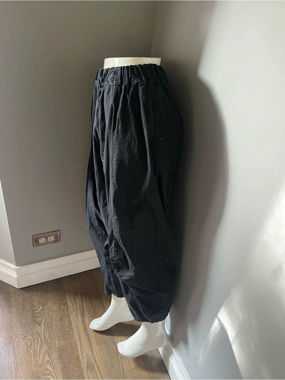 Guides Made in Italy Women’s Parachute Pants - Picture 4 of 6